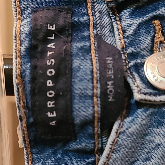 Aeropostale Distressed Mom Jeans Size 2 - Picture 4 of 14